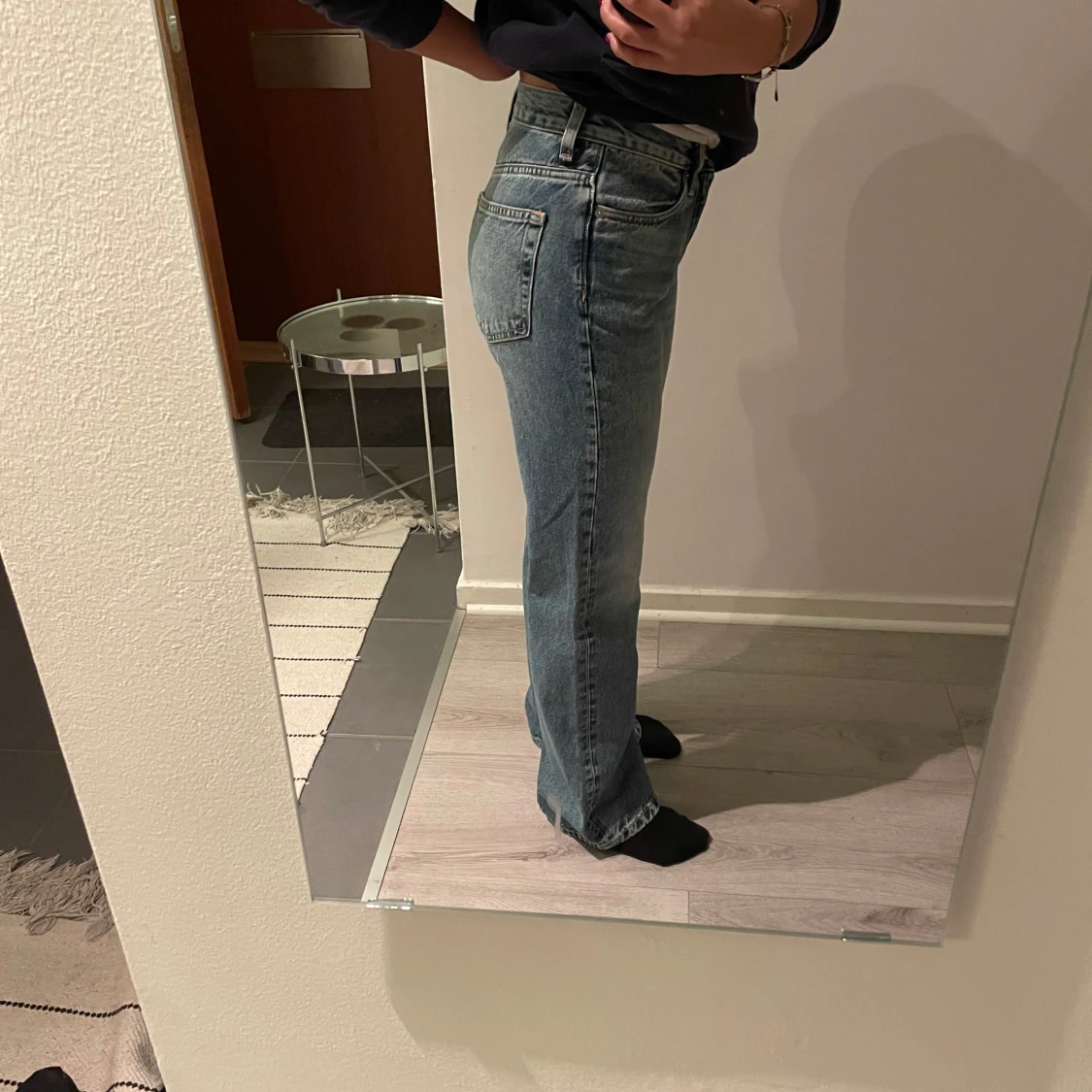 Blå bootcut jeans från Weekday - 90