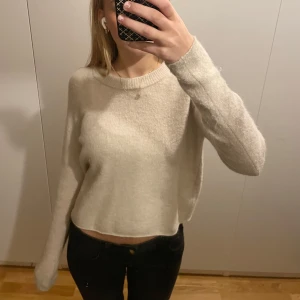 stickad tröja - skön o fin stickad tröja 🤍