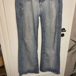 Blå jeans - Baggy/utsvängda snygga jeans tyvärr inte passar. ❤️