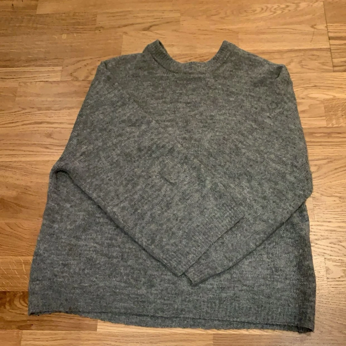 Grå stickad tröja  - 91