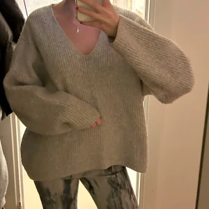 Stickad tröja - Supersöt lite oversized stickad tröja💕