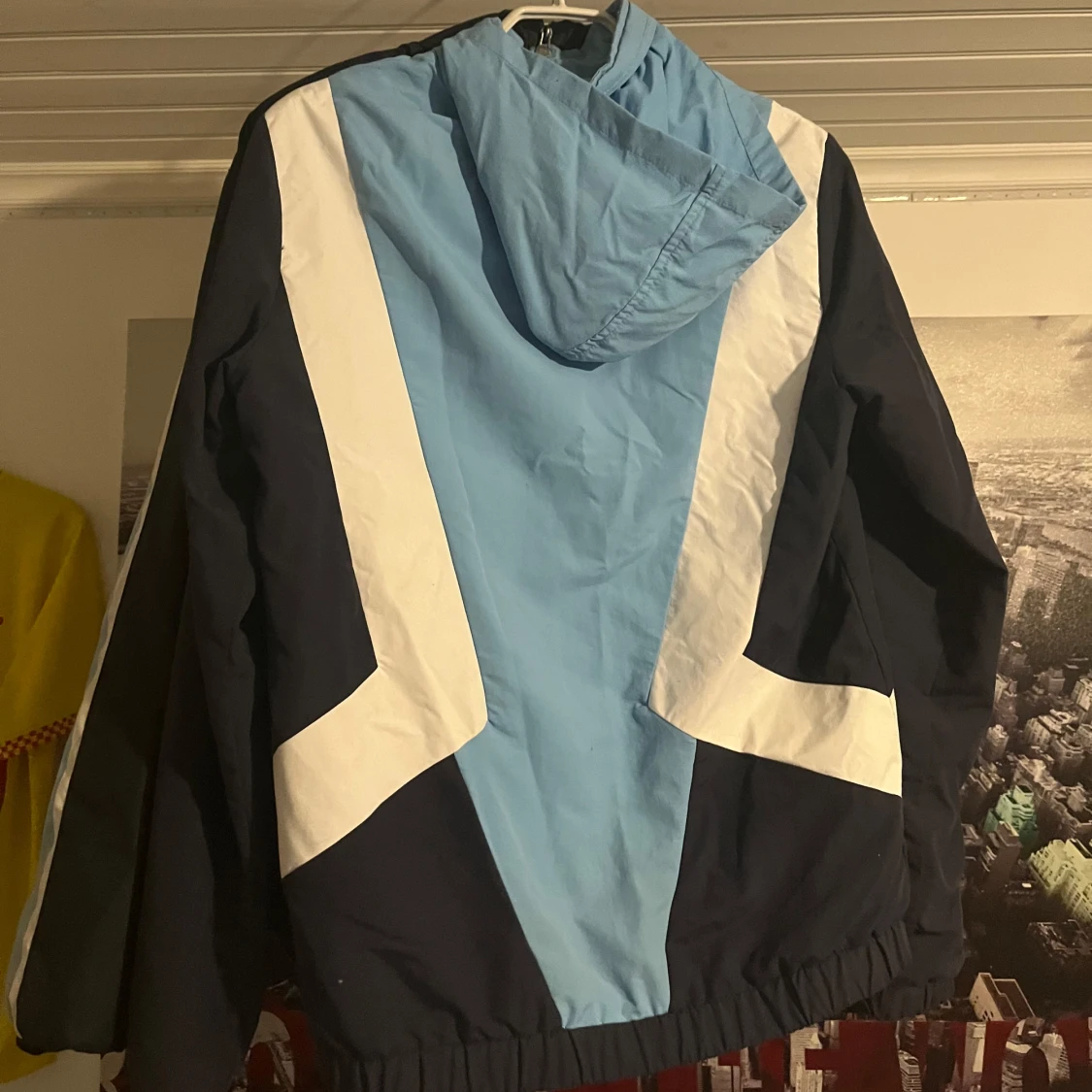 Blå och vit vindjacka från Ellesse - 1