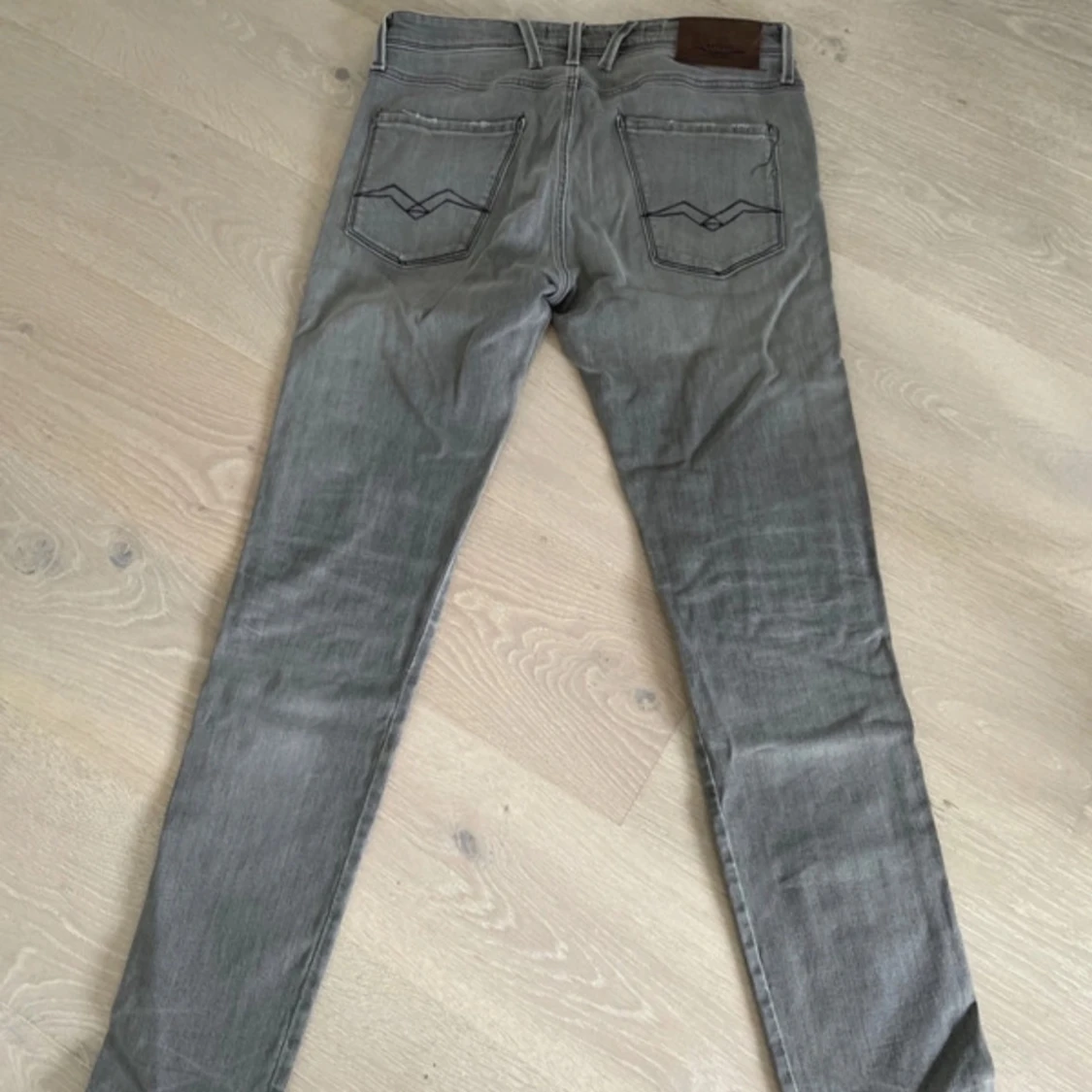 Grå jeans från Replay - 1
