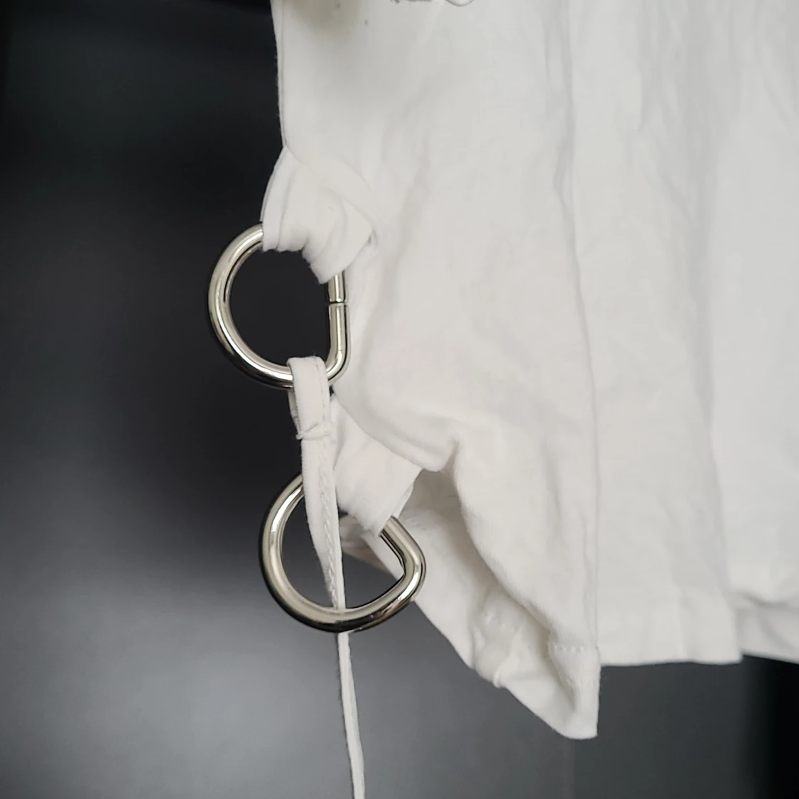 Vit croppad t-shirt från The Ragged Priest - 3