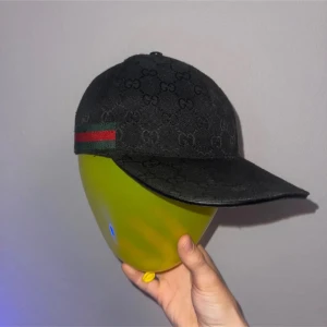 Gucci keps canvas  - Äkta Gucci keps pris går att diskuteras! Kontakta gärna om fler frågor 