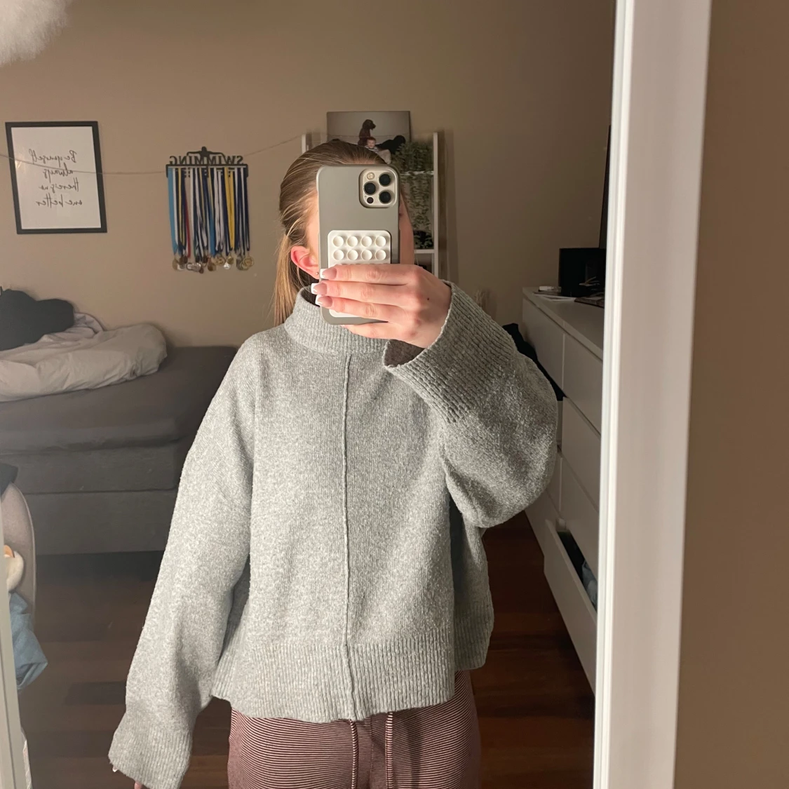Grå stickad tröja från Stories