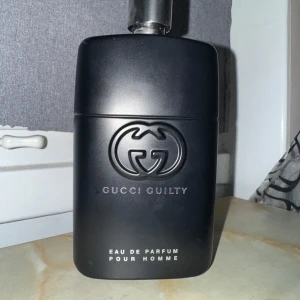 Gucci Guilty Eau de Parfum - Cirka 75ml kvar alltså halva flaskan