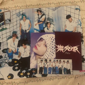 Straykids  - Säljer dessa skz albums! Det som kommer är med på bilden. Du får även en CD i alla albums! Hör av dig för priser💗 Köparen betalar för frakten! Tryck INTE på köp nu ^^