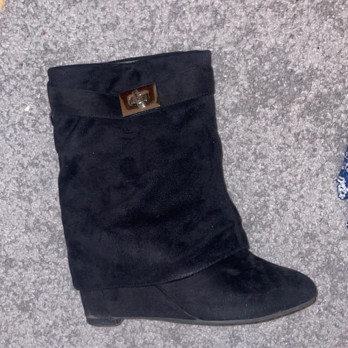 Svarta fold over mockastövlar med spänne - 4