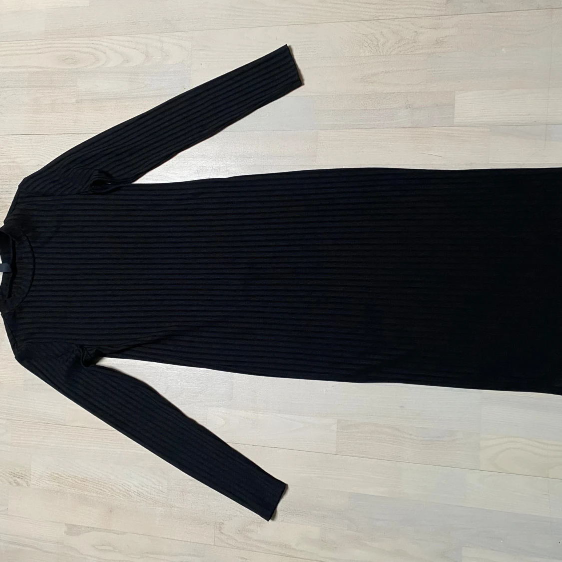 Svart ribbad klänning