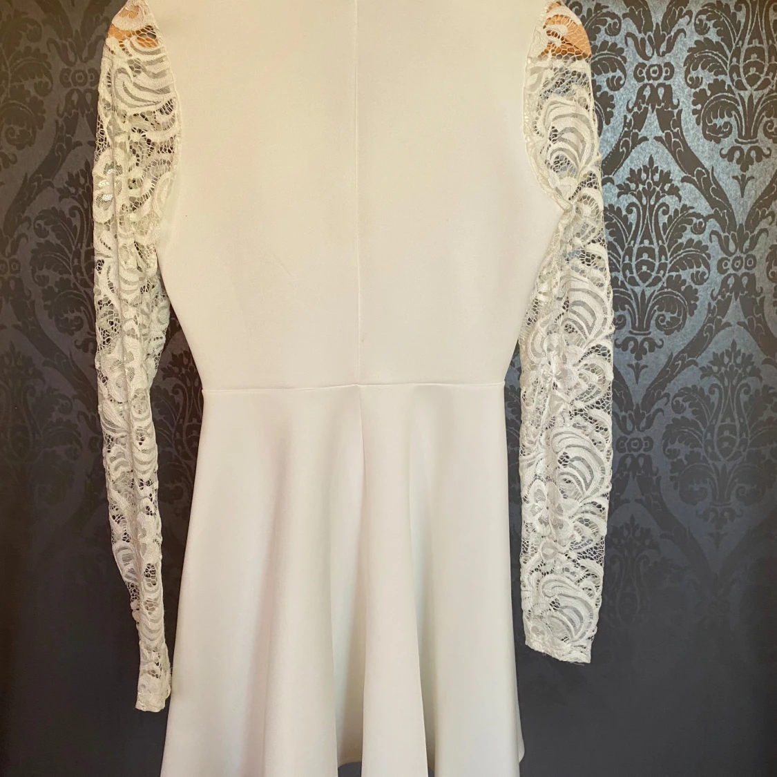 Vit spetsklänning från NLY One - 1