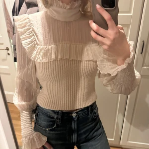 Blus - Superfin blus från zara! Lägger ut för och se om det finns intresse.