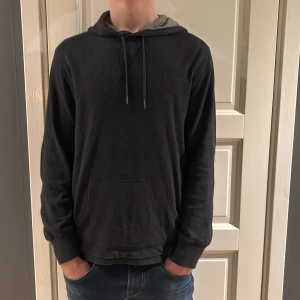 Svart hoodie från Ralph Lauren - Säljer en svart hoodie från Ralph Lauren. Stl m