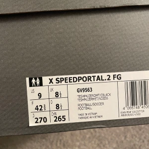 Adidas X Speedportal.2 FG Fotbollsskor - Tjenare! Säljer ett par rosa/svarta Speedportal.2 fotbollsskor från Adidas i storlek 42 och 2/3. Skorna är i bra skick men dessvärre finns det inga skosnören kvar men det funkar lika bra utan då jag har använt de utan. Hör av dig ifall du har frågor!