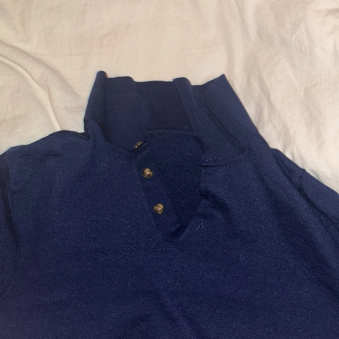 Mörkblå tröja med krage  - 90