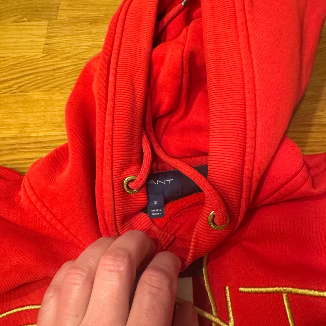 Röd hoodie från GANT - 90