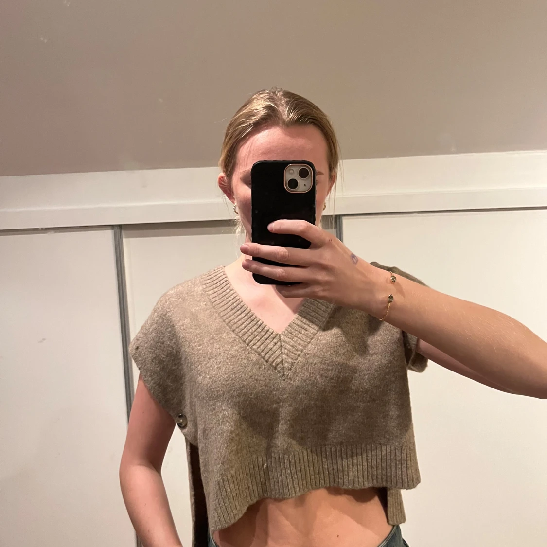 Beige stickad croppad topp