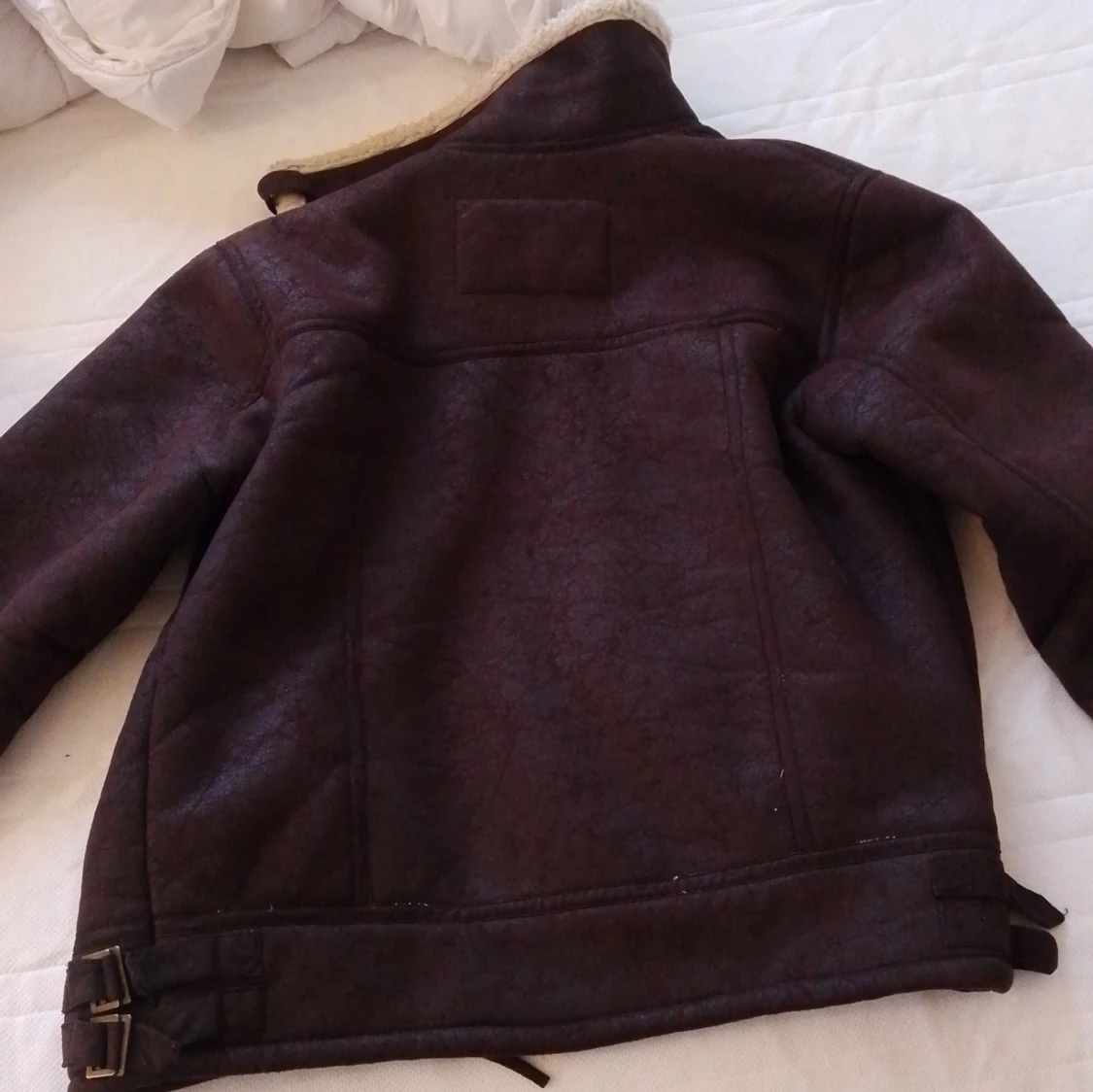 Brun jacka med teddyfoder från Identity - 92