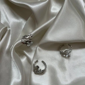 Tyra ring  - 55kr/st, justerbar och rostfri vilket innebär att den inte färgar av sig eller tappar färg💞 Beställ via Plick eller Ebnorth.quickbutik.se🤗