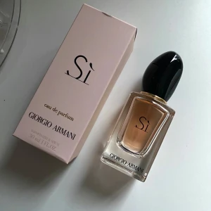 Sì parfym - Knappt använd, 98% av parfym kvar ❣️