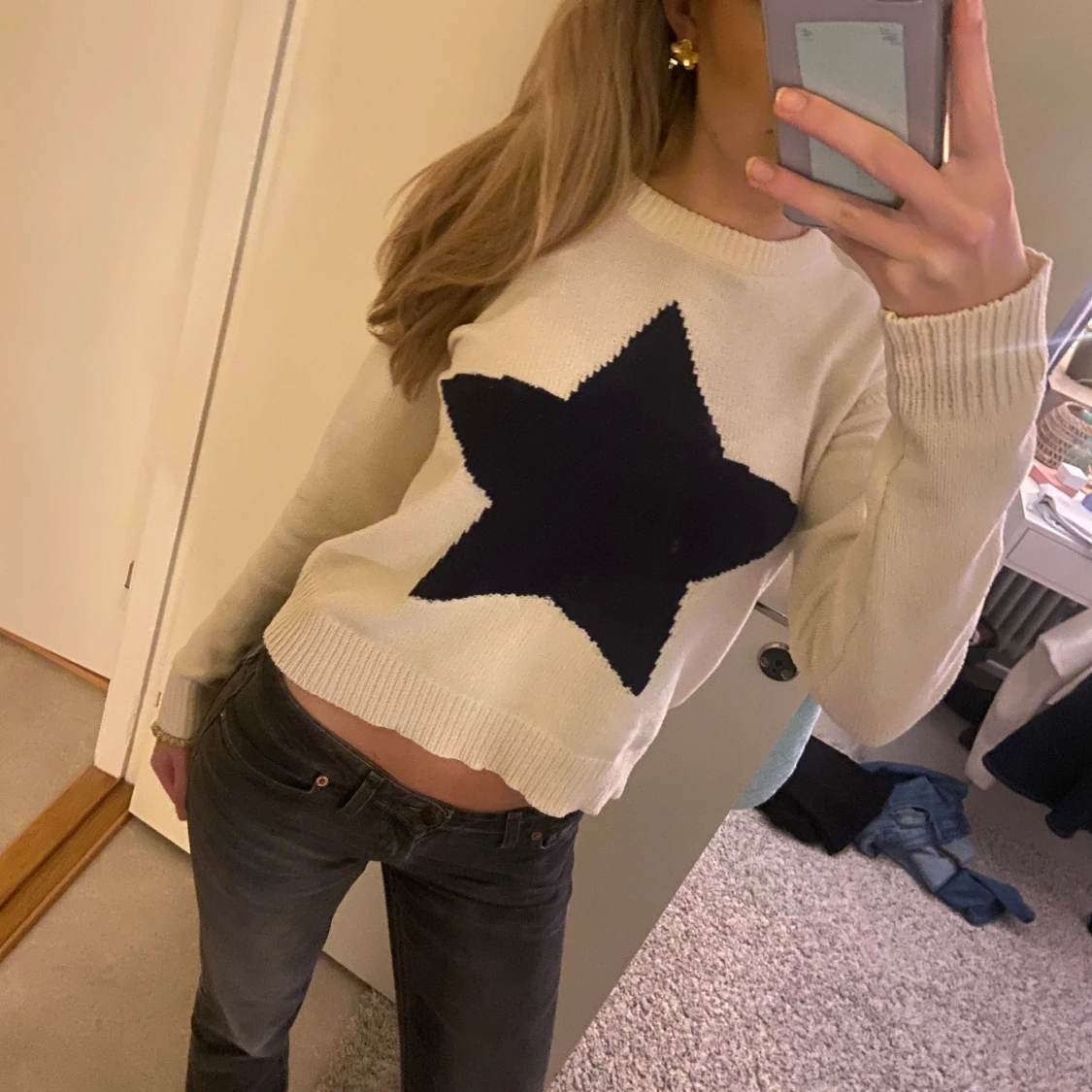 Vit stickad tröja med stjärna från Nelly