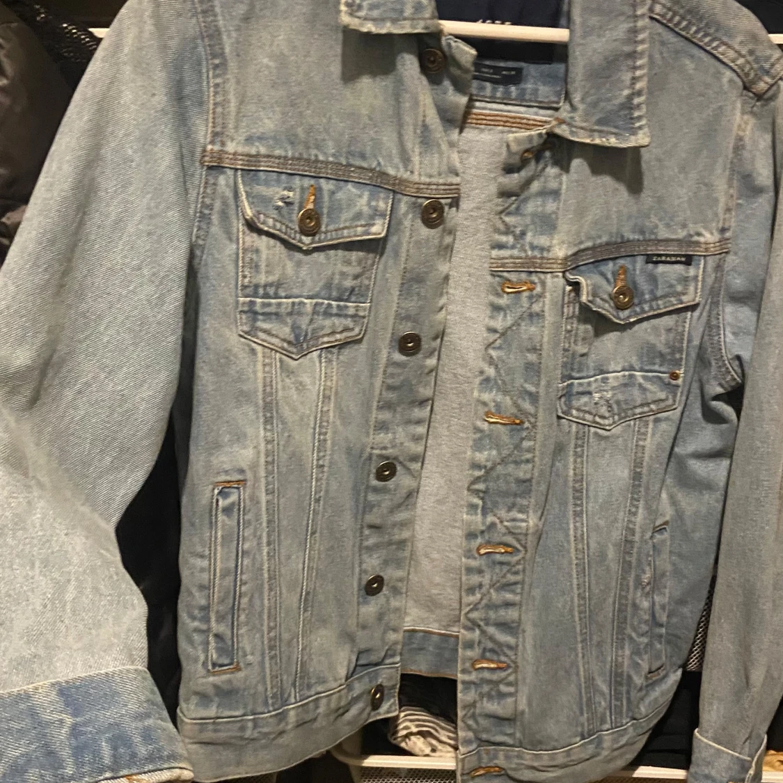 Ljusblå jeansjacka från zara