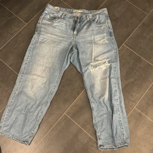 Levis jeans  - Nästan oanvända Levis jeans, storlek 14W. Skulle översätta det till xl.
