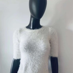 Vit trekvartsärmad tröja - Super fin vit trekvartsärmad tröja, aldrig använd bara testad så väldigt fint skick 🤗💗