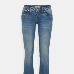 Lowrise bootcut jeans - Säljer dessa LTB valerie jeans för att de är för små! Jätte fina Lågmidjade bootcut. 