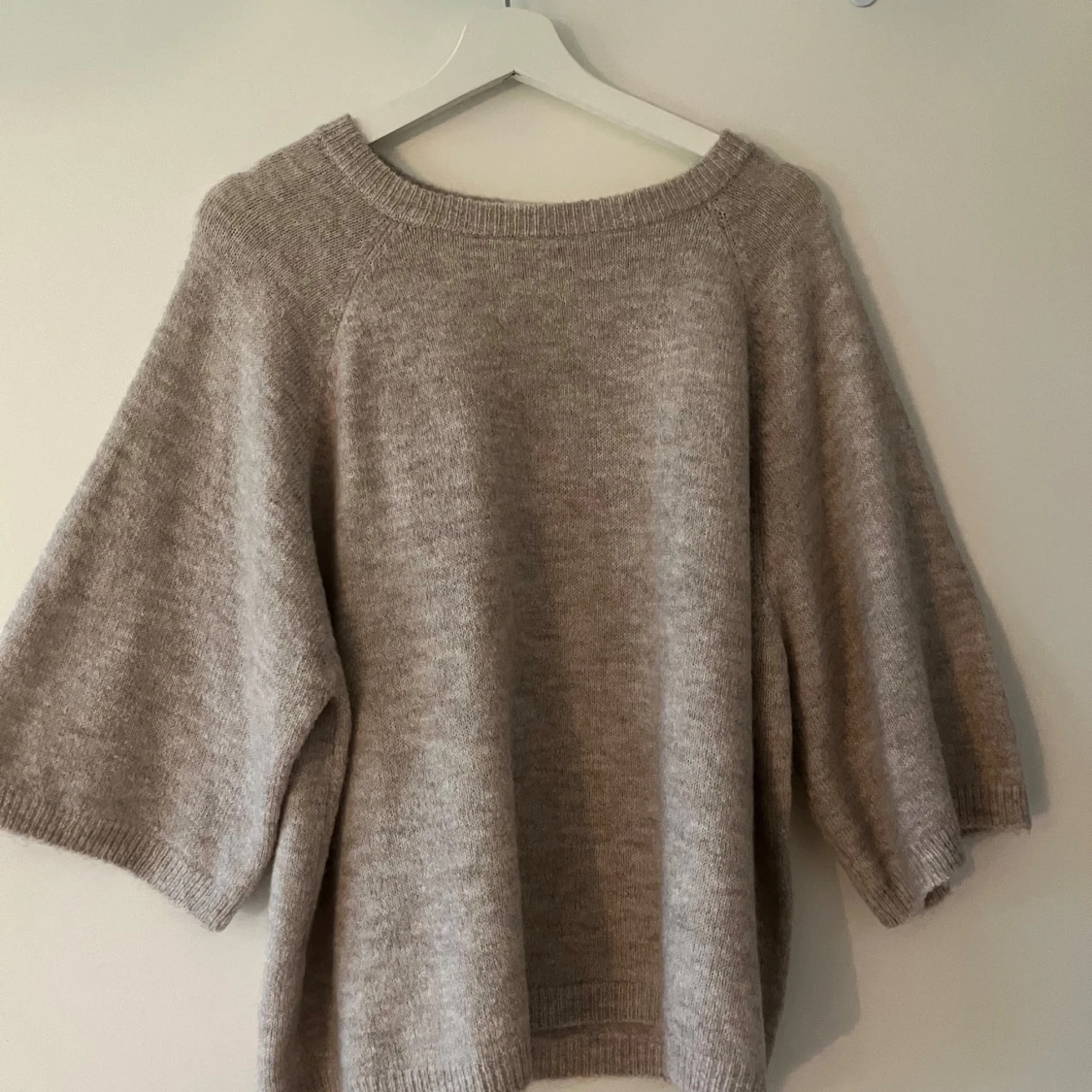 Stickad kortärmad tröja  - 90