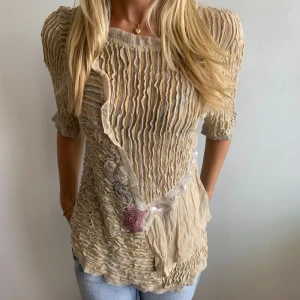 Stickad topp  - Super snygg, budgivningen ifall fler är intresserade annars först till kvarn🫶🏻