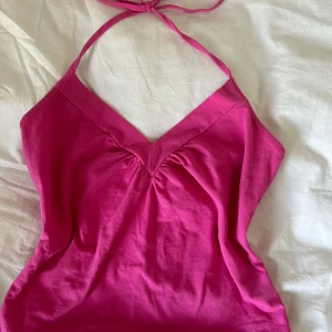 Rosa knyttopp🩷 - Supergullig rosa topp med knyte i nacken! Nästintill oanvänd🎀💕