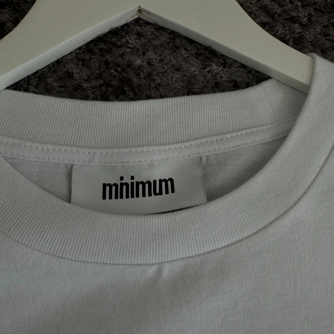 Vit t-shirt från Minimum - 90