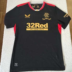Rangers fotbollströja, 2021 - L - Castore - Rangers 150 års jubileum tröja från 2021, med legenden Aaron Ramsey på ryggen.  Storlek: L Skick: 9/10 perfekt 