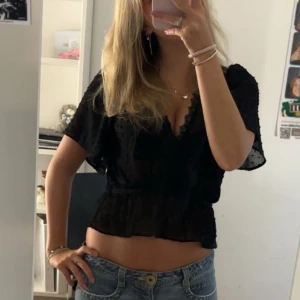 Snygg zara topp - As fin zara topp, köpt här på Plick Skriv vid frågor eller funderingar ❤️