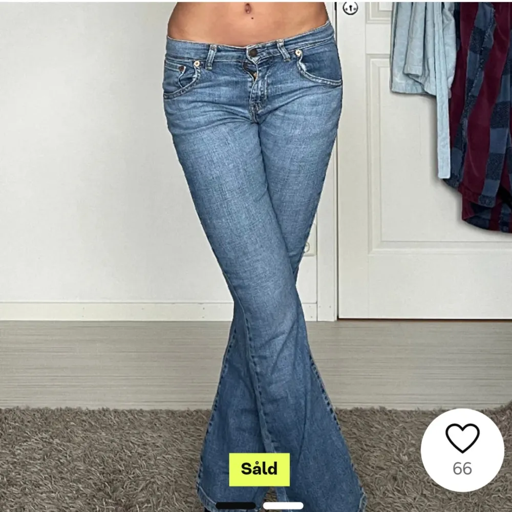 Ett par blå jeansbyxor med en rak passform, från Levi's. Pris kan diskuteras! Säljer då de är förstora i midjan.. Jeans & Byxor.