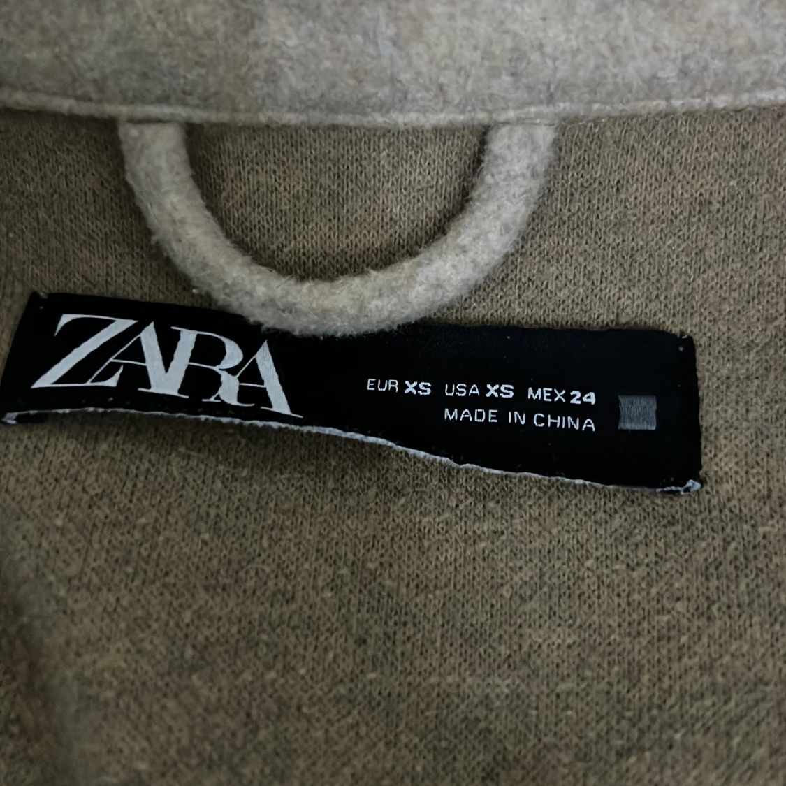 Beige jacka från Zara, köpt för 600kr - 90
