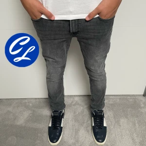 Jack & Jones jeans - Jack & Jones jeans | Skick: 9/10 | Strl W30 L32 | Pris - 399 | Fraktar via Postnord eller Instabox på köparens bekostnad | Hör av dig vid minsta fråga eller fundering!