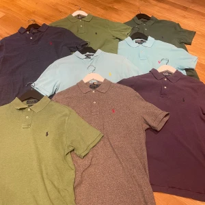 Ralph Lauren pikéer  - Säljer riktigt snygga pikéer som är i väldigt bra skick, 9/10 på alla. Alla är i storlek m  300kr st Bara att skriva vid fundering🙌🏻
