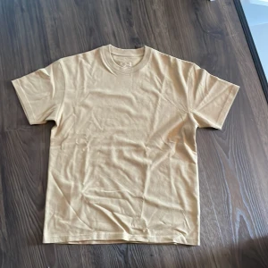 Polar T-shirt  - Säljer nu min polar T-shirt ätter som den aldrig används den är typ sprillans nya 