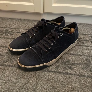 Lanvins - Säljer mina lanvins som jag inte användt senaste året pga innehav av flera andra par skor. Fråga gärna vad som gällande skon och kom med prisförslag om det satta priset inte faller dig i smaken👍