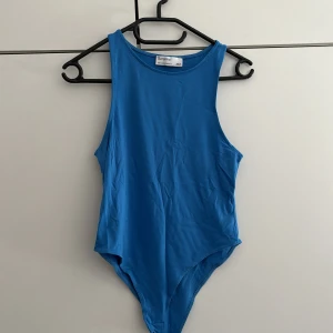 Blå body - Från bershka, aldrig använd 