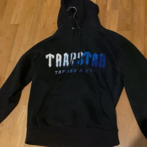 Trapstar set  - Säljer mitt trapstar sett, bra skick och knappast använt.  Pris kan diskuteras 