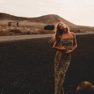 Zara leopard kjol 🎀 - Säljer min zara leopard kjol ej änvänd (: kom priv för Bilder ❤️ pris kan diskuteras när som