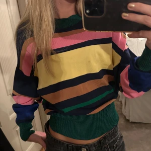 Randig tröja - Färgglad randig tröja från H&M i storlek 36! 🩷💛