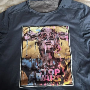 Stop Wars Limitato - Super snygg ovanlig Limitato tröja, säljer då jag inte har någon användning av dem! Köpt på NK för flera år sen.
