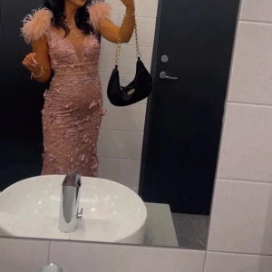 Fest klänning rosa - Pris 1000 storlek XS