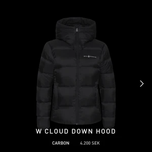 Sail racing vinterjacka - Sail racing vinterjacka, modell W Cloud down hood. Bra skick!   Nypris 4200kr, säljer för 1800kr!  Pris kan sänkas ännu mer vid snabb affär.