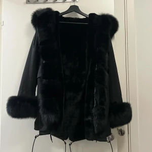 Nayapark - Äkta päls, använt få gånger inga skado osv😊