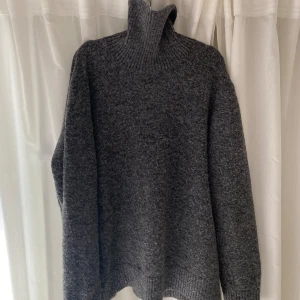 Stickad polotröja  - Oversize stickad grå polotröja❤️mjuk och skön! 